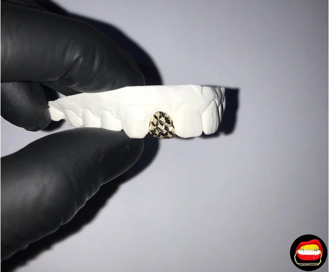 Lateral Diamond Dust Cut - Bitez Grillz
