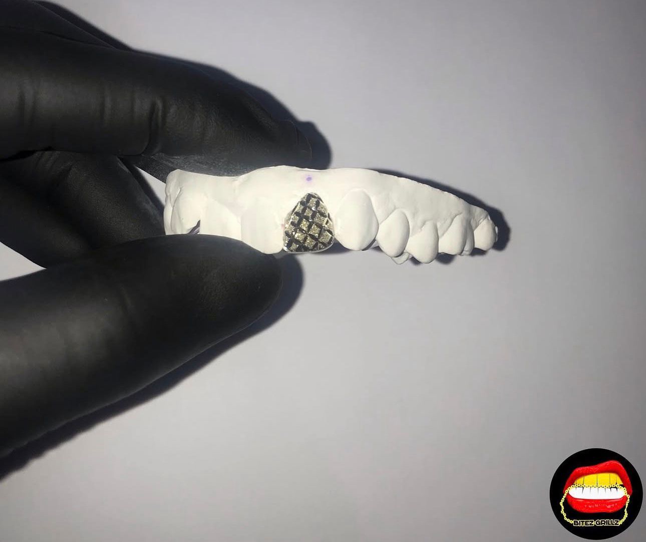 Lateral Diamond Dust Cut - Bitez Grillz