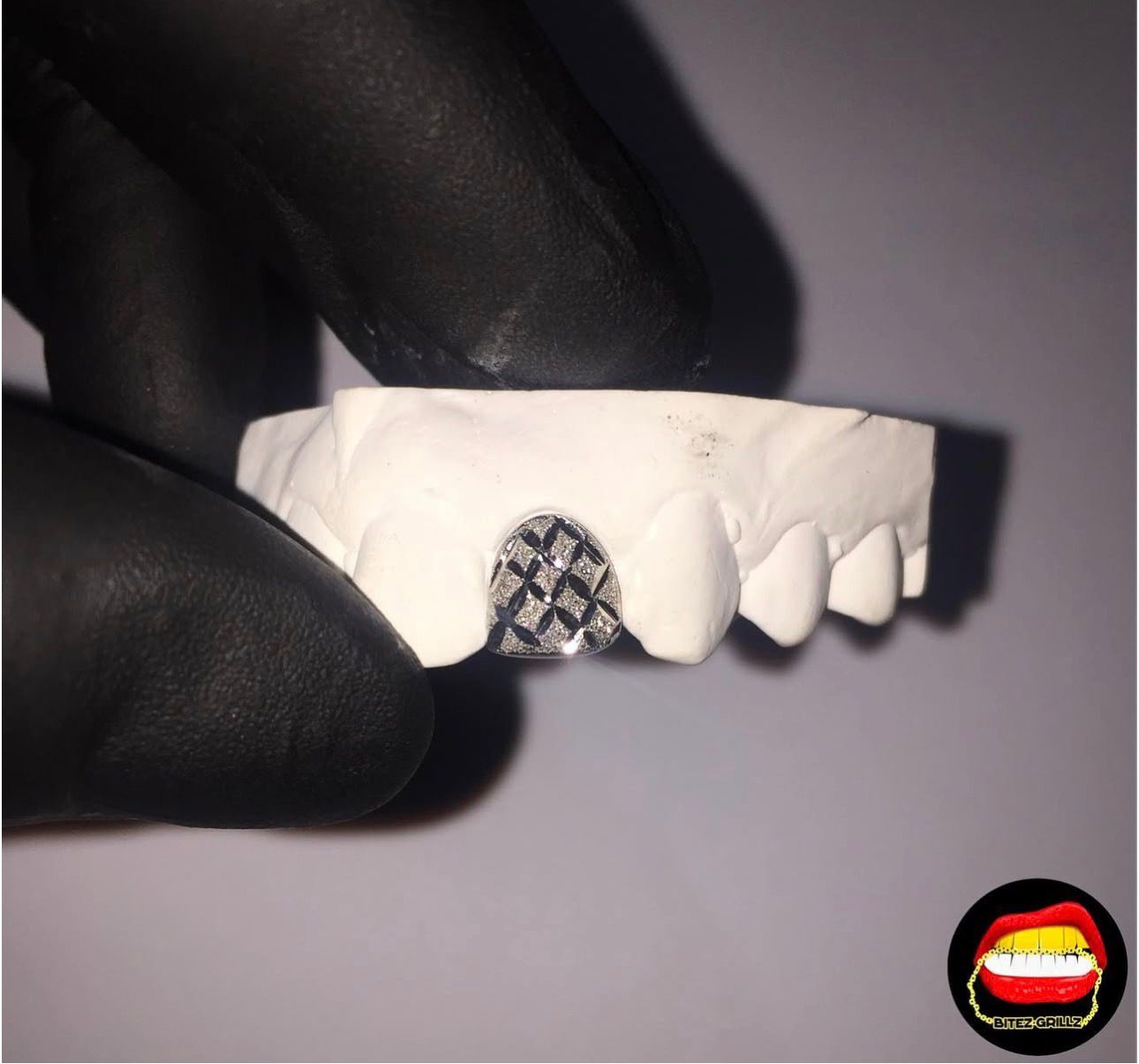 Lateral Diamond Dust Cut - Bitez Grillz