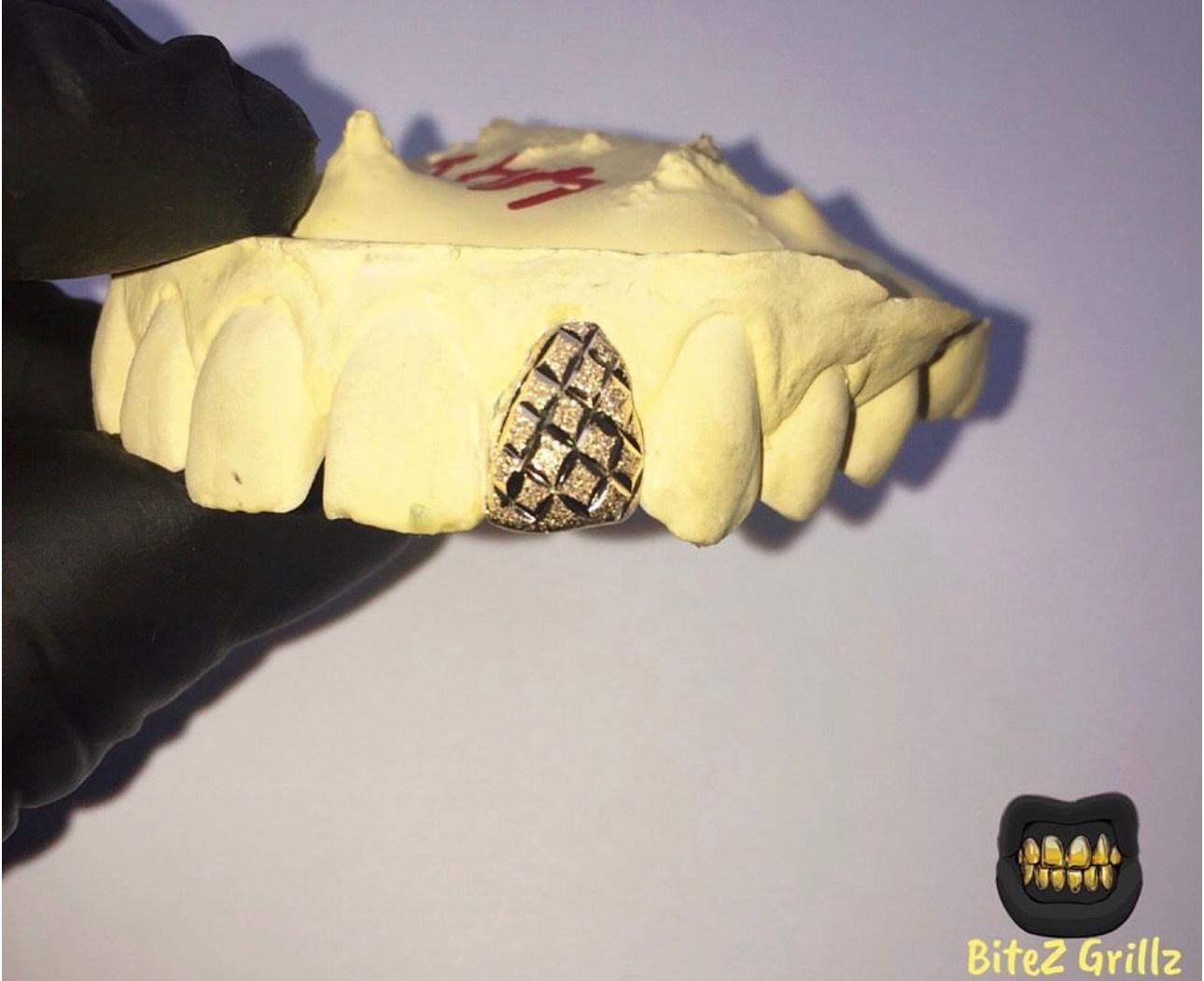 Lateral Diamond Dust Cut - Bitez Grillz